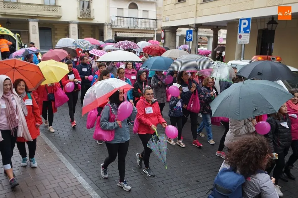 Foto 11 - La lluvia no puede con la marcha solidaria &lsquo;Caminamos por ti&rsquo;
