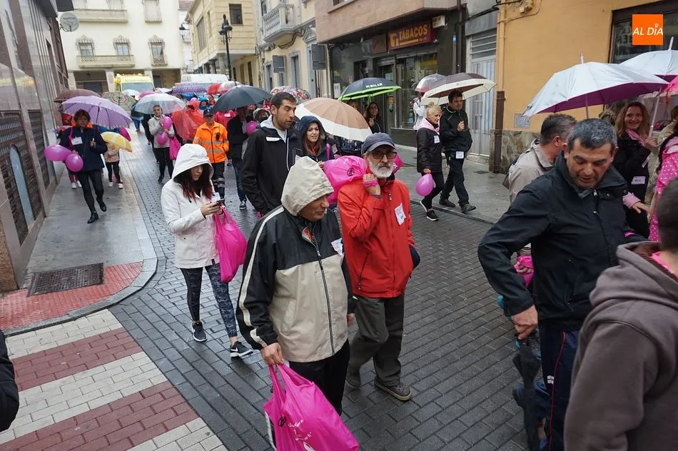 Foto 10 - La lluvia no puede con la marcha solidaria &lsquo;Caminamos por ti&rsquo;