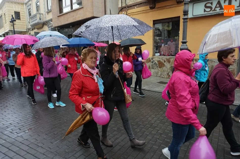Foto 9 - La lluvia no puede con la marcha solidaria &lsquo;Caminamos por ti&rsquo;