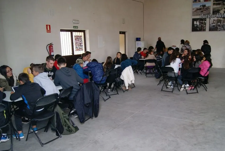 Foto 8 - Alumnos de Ciclos Formativos del IES Venancio Blanco y del IES Quercus comparten experiencias en...