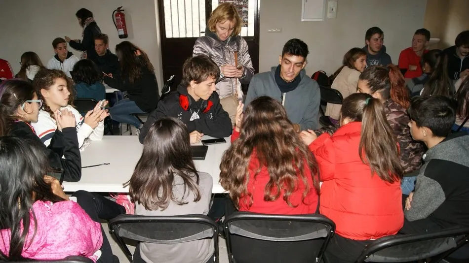 Foto 5 - Alumnos de Ciclos Formativos del IES Venancio Blanco y del IES Quercus comparten experiencias en...