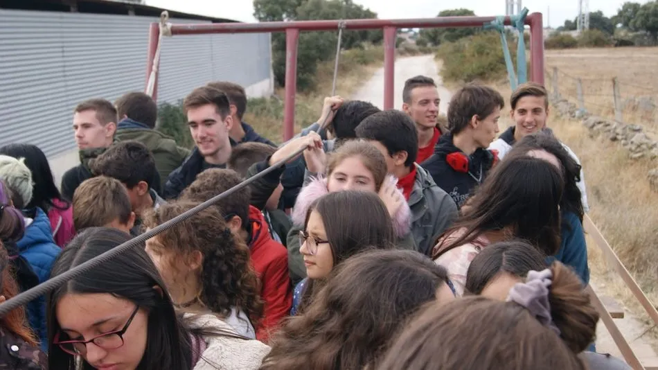 Foto 4 - Alumnos de Ciclos Formativos del IES Venancio Blanco y del IES Quercus comparten experiencias en...