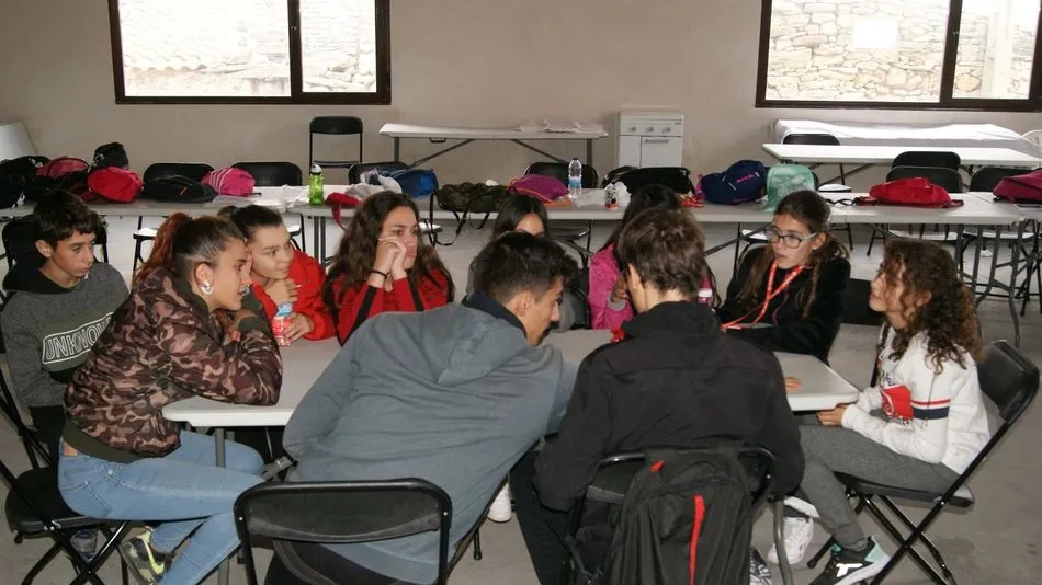 Foto 3 - Alumnos de Ciclos Formativos del IES Venancio Blanco y del IES Quercus comparten experiencias en...