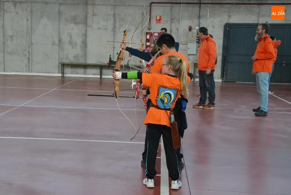 Foto 4 - La Escuela de Tiro con Arco lanza las primeras flechas con overbooking de j&oacute;venes arqueros  