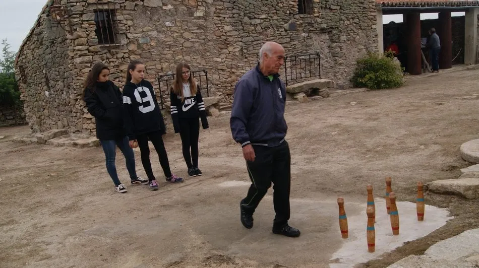 Foto 10 - Alumnos de Ciclos Formativos del IES Venancio Blanco y del IES Quercus comparten experiencias en...