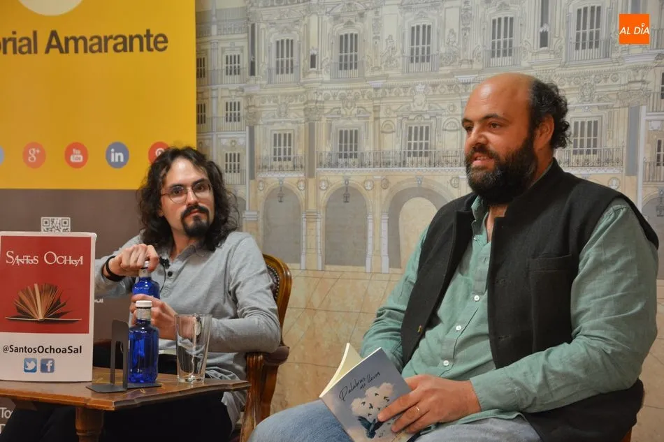 Foto 11 - El libro de poemas Palabras me lleven, de Francisco Rub&eacute;n Sosa, sale a sociedad en la Librer&iacute;a...