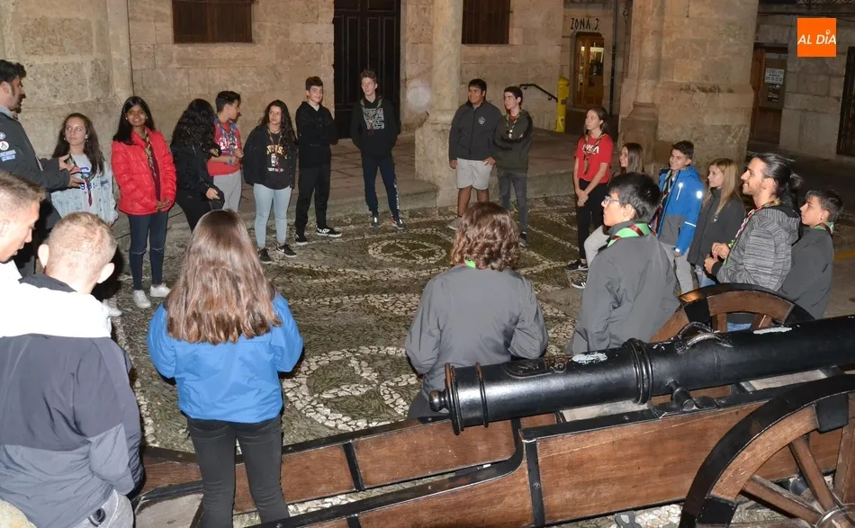 Foto 6 - El Grupo Scout estrena la ronda 18/19 con una reuni&oacute;n de los escultas en la Plaza Mayor  