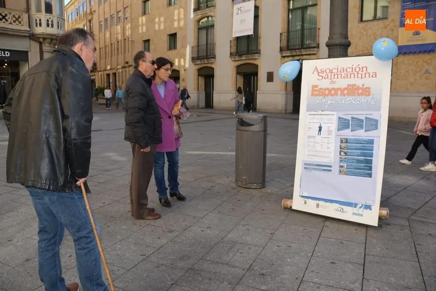 Foto 7 - ASEA conciencia sobre la Espondilitis Anquilosante con una mesa informativa en la plaza del Liceo   ...