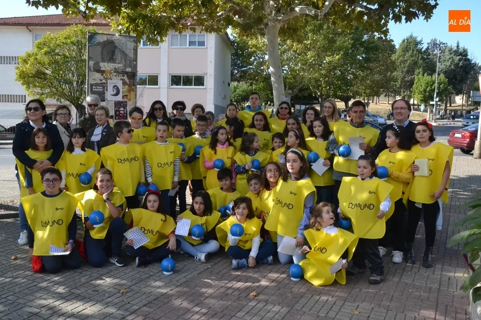 Foto 10 - Los ni&ntilde;os sacan a las calles las emblem&aacute;ticas huchas del Domund  