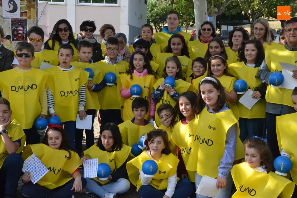 Foto 8 - Los ni&ntilde;os sacan a las calles las emblem&aacute;ticas huchas del Domund  