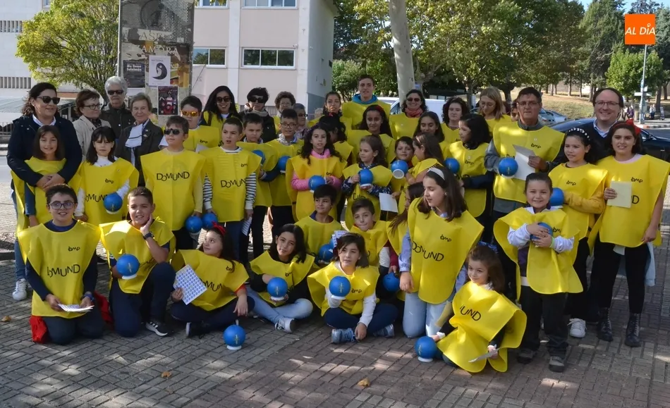 Foto 6 - Los ni&ntilde;os sacan a las calles las emblem&aacute;ticas huchas del Domund  