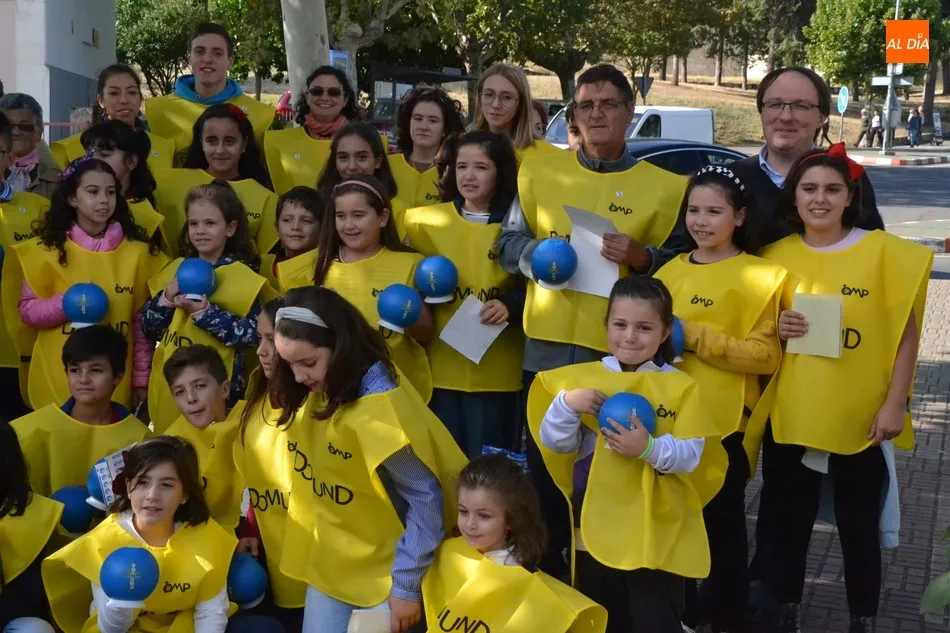 Foto 7 - Los ni&ntilde;os sacan a las calles las emblem&aacute;ticas huchas del Domund  