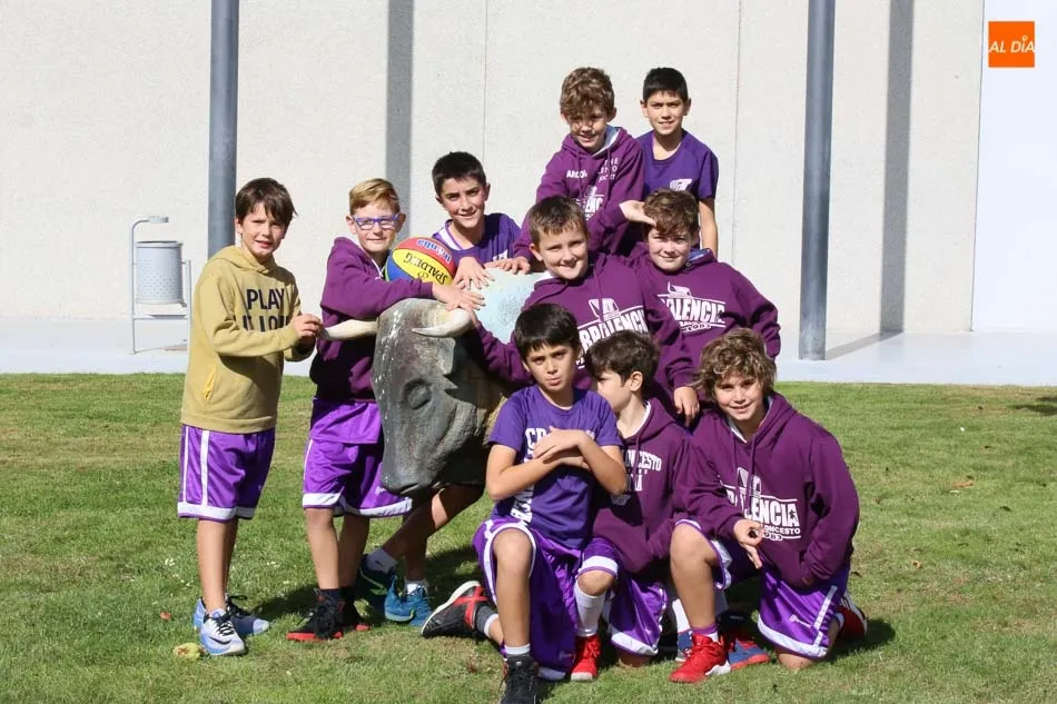 Foto 9 - Cientos de escolares disfrutan del basket en el recinto ferial con una nueva edici&oacute;n del Fanatic...