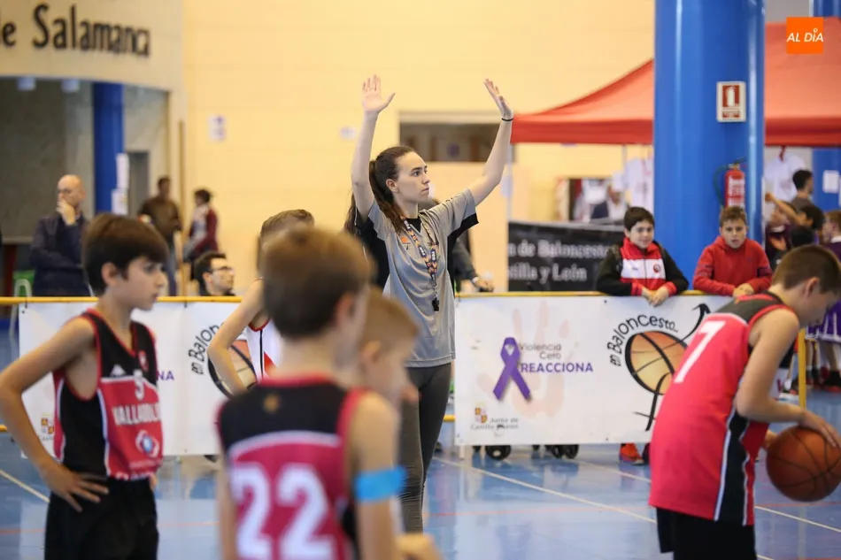 Foto 8 - Cientos de escolares disfrutan del basket en el recinto ferial con una nueva edici&oacute;n del Fanatic...