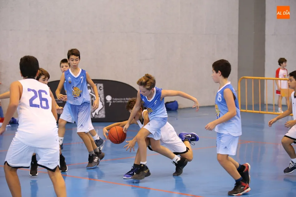 Foto 7 - Cientos de escolares disfrutan del basket en el recinto ferial con una nueva edici&oacute;n del Fanatic...