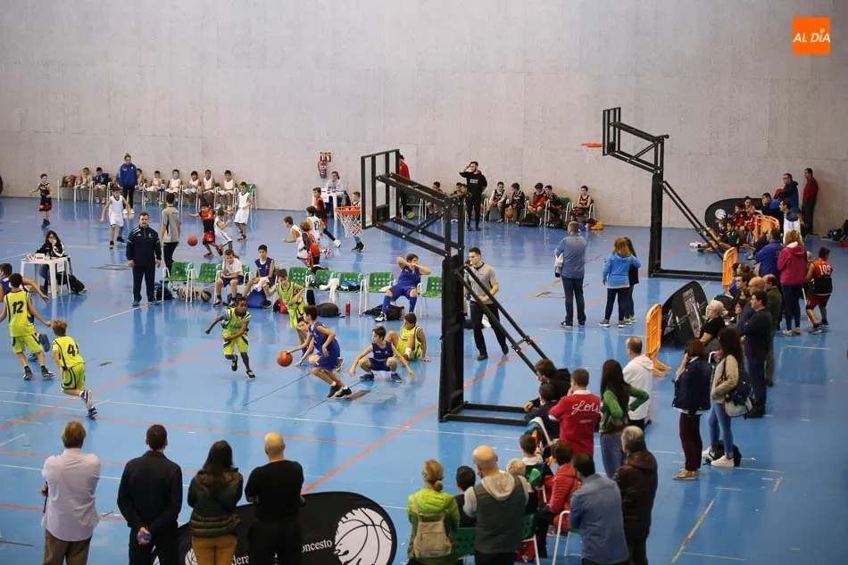 Foto 5 - Cientos de escolares disfrutan del basket en el recinto ferial con una nueva edici&oacute;n del Fanatic...