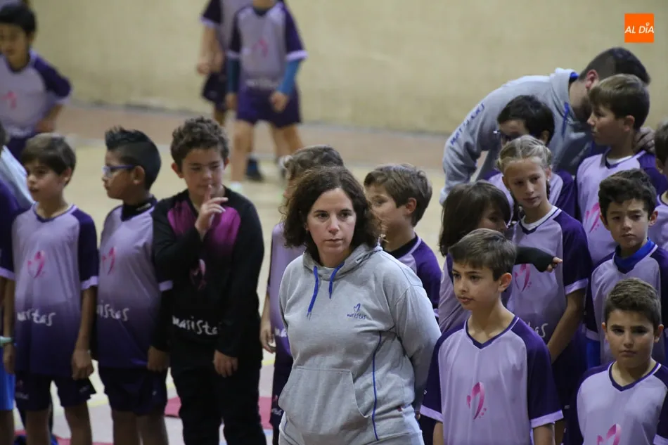 Foto 9 - Los equipos del CD Maristas se ponen de largo en una alegre presentaci&oacute;n ante familiares y amigos