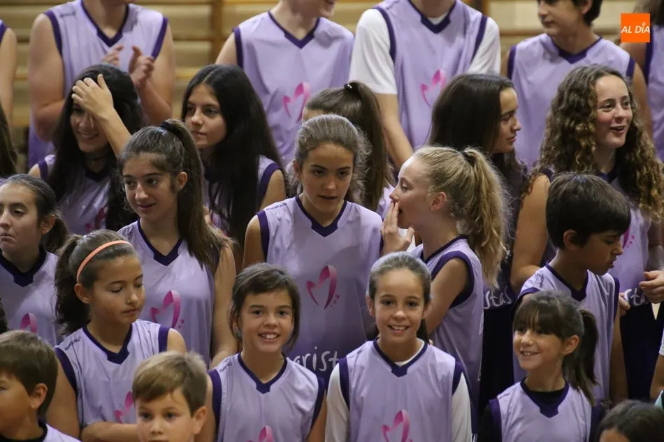 Foto 5 - Los equipos del CD Maristas se ponen de largo en una alegre presentaci&oacute;n ante familiares y amigos