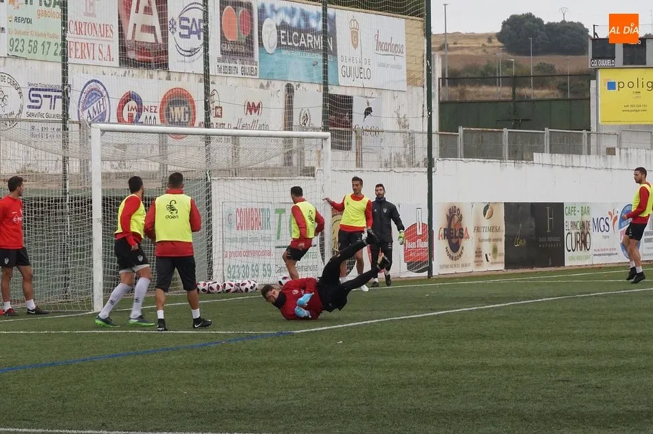 Foto 4 - El CD Guijuelo quiere volver a la senda ganadora frente al Coruxo