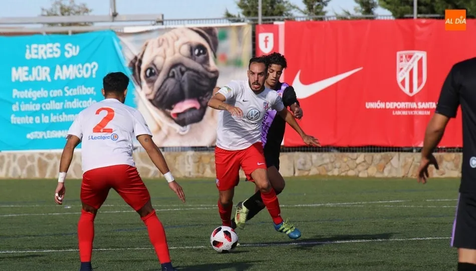 Una acción del partido ante el Numancia B.  Foto:  Alberto Martín