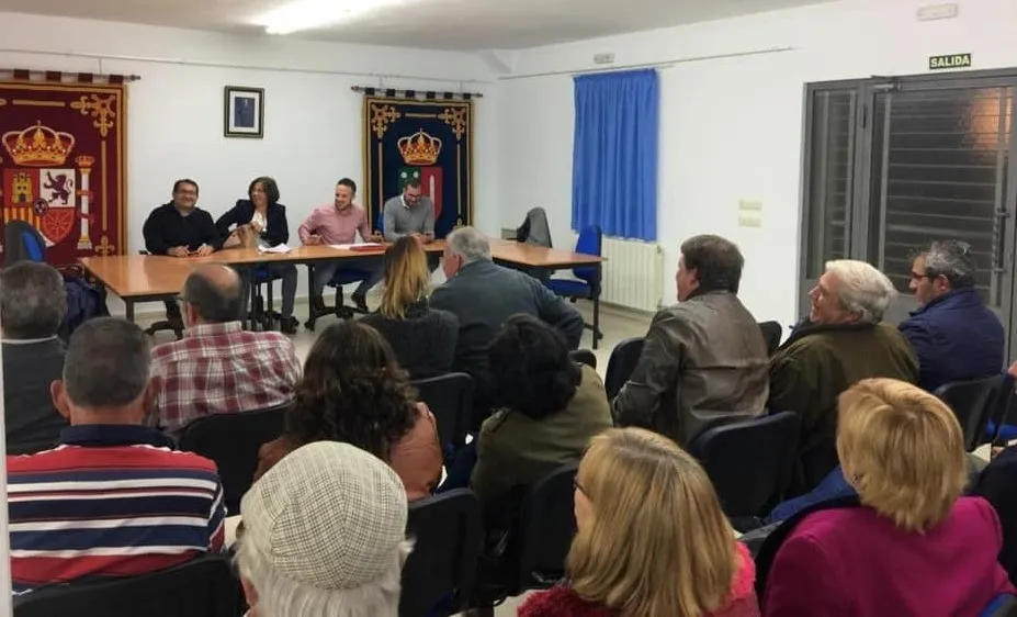 Foto 2 - Carlos Fern&aacute;ndez Chanca se re&uacute;ne con medio centenar de alcaldes y concejales socialistas  