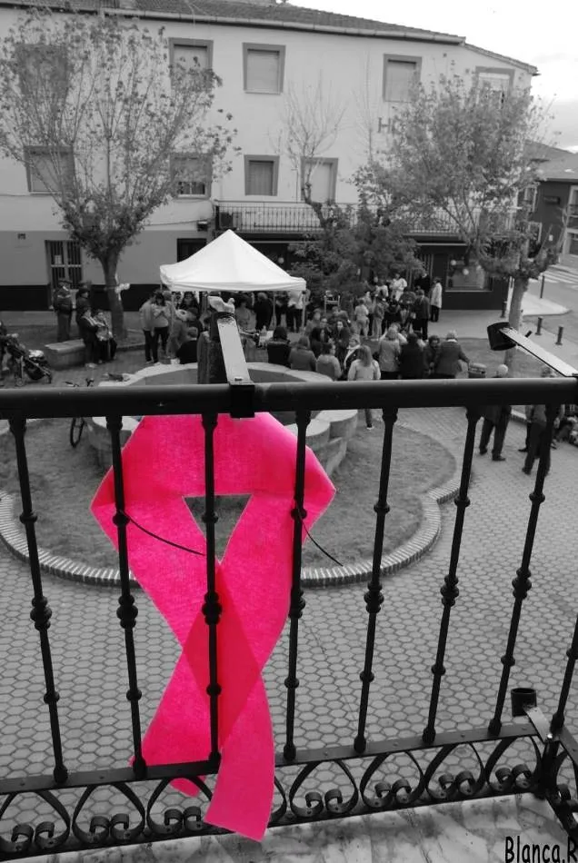 Foto 2 - Sancti-Sp&iacute;ritus se vuelca con la conmemoraci&oacute;n del D&iacute;a contra el C&aacute;ncer de Mama  