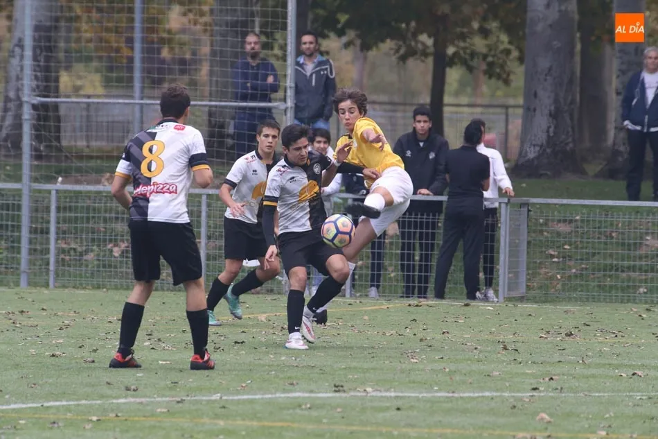 Foto 10 - El Salamanca UDS golea a Unionistas en el derbi de Regional Juvenil (1-4) y el Navega se impone al...