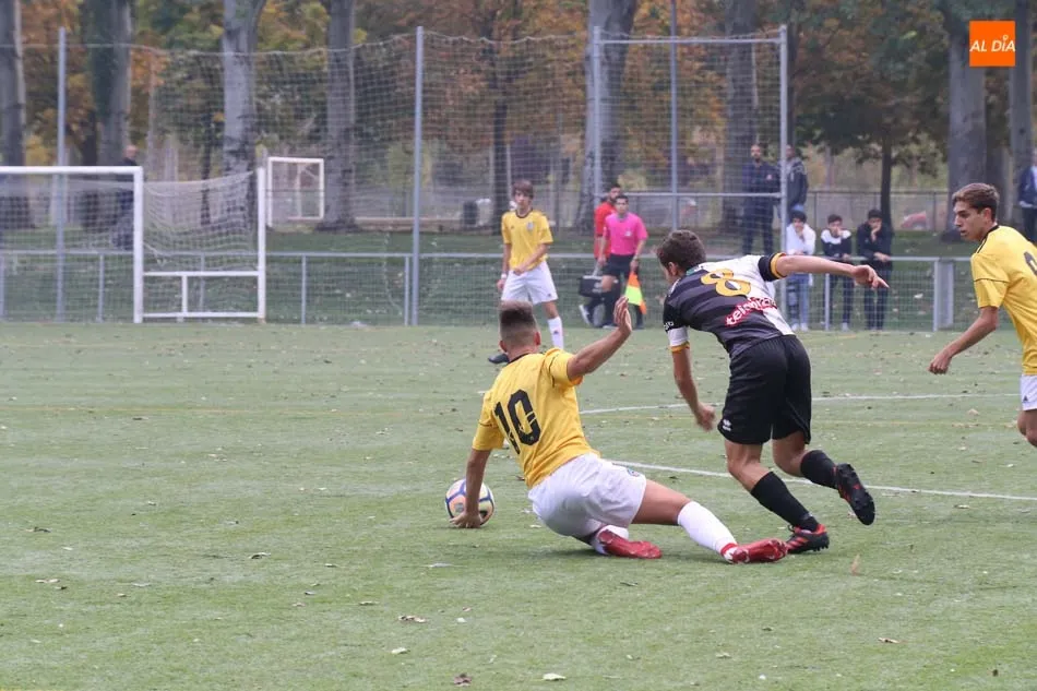Foto 5 - El Salamanca UDS golea a Unionistas en el derbi de Regional Juvenil (1-4) y el Navega se impone al...