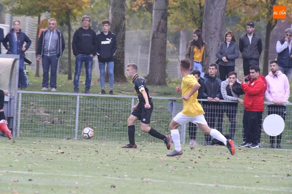 Foto 2 - El Salamanca UDS golea a Unionistas en el derbi de Regional Juvenil (1-4) y el Navega se impone al...