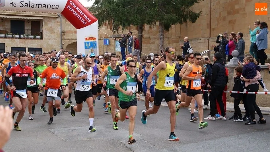 Los corredores inician la prueba