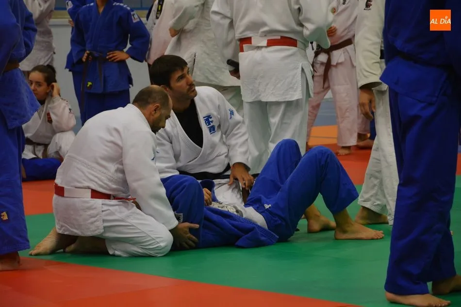 Foto 9 - El Torneo Internacional Infantil de Villares cierra con una espectacular exhibici&oacute;n y un rotundo...