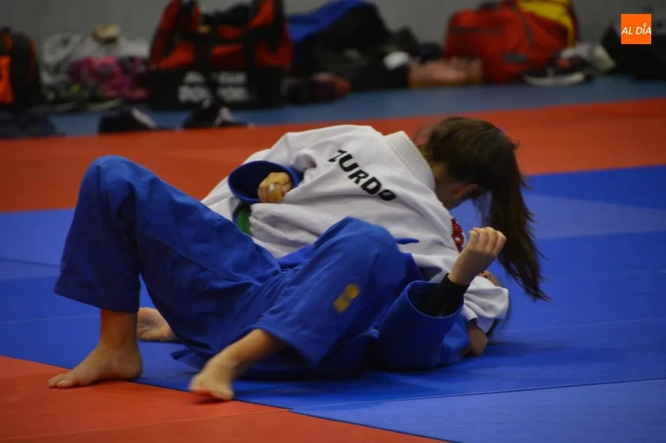 Foto 7 - El Torneo Internacional Infantil de Villares cierra con una espectacular exhibici&oacute;n y un rotundo...