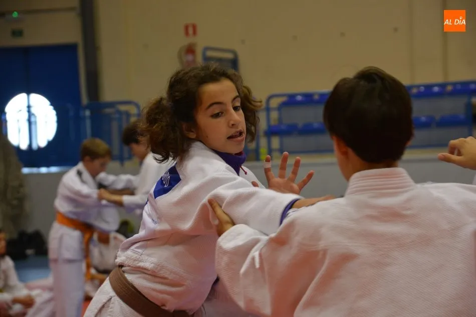 Foto 5 - El Torneo Internacional Infantil de Villares cierra con una espectacular exhibici&oacute;n y un rotundo...