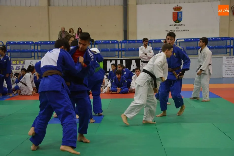 Foto 2 - El Torneo Internacional Infantil de Villares cierra con una espectacular exhibici&oacute;n y un rotundo...