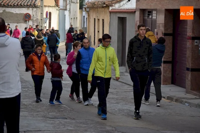Foto 9 - Grandes y peque&ntilde;os viven la &uacute;ltima ma&ntilde;ana taurina de las fiestas
