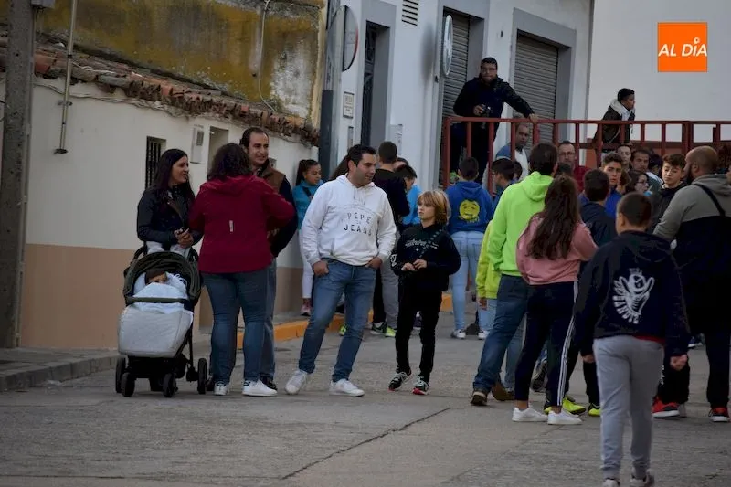 Foto 7 - Grandes y peque&ntilde;os viven la &uacute;ltima ma&ntilde;ana taurina de las fiestas