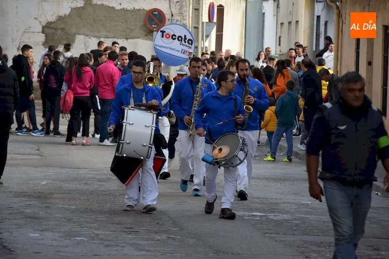 Foto 3 - Grandes y peque&ntilde;os viven la &uacute;ltima ma&ntilde;ana taurina de las fiestas
