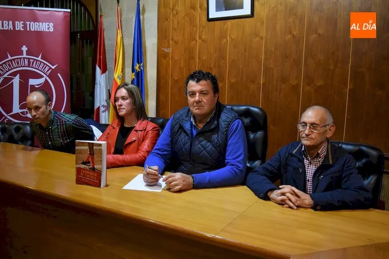 Foto 2 - Paco Ca&ntilde;amero presenta&nbsp;&lsquo;Tauromaquias de Castilla&rsquo;