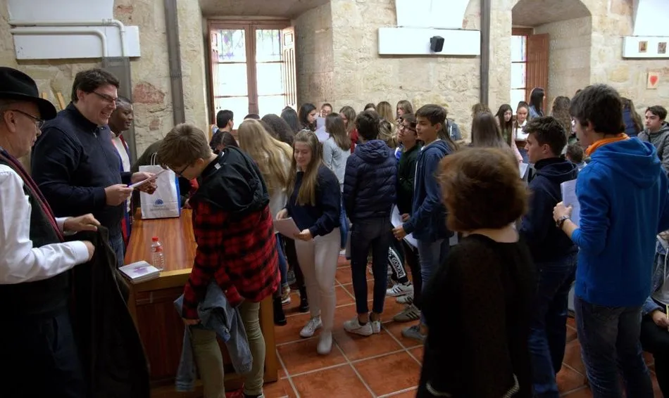 Foto 11 - Estudiantes de primero de Bachillerato se entusiasman con la poes&iacute;a  