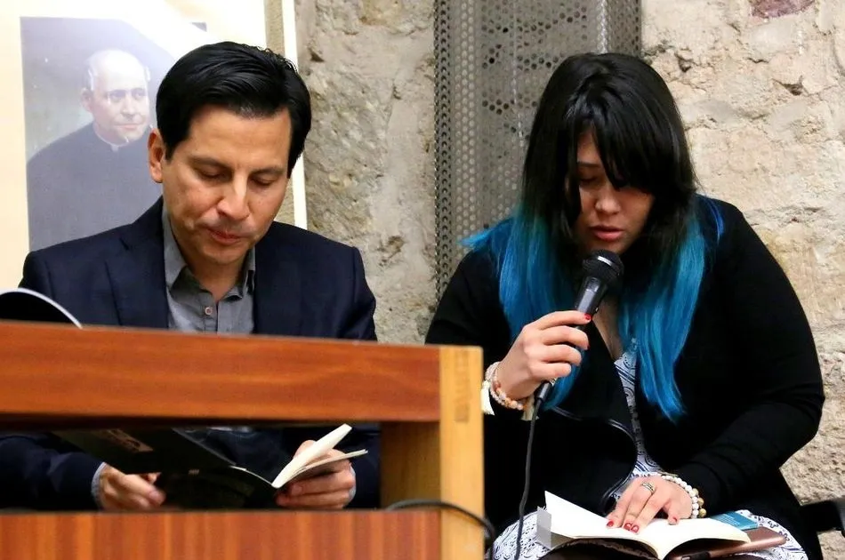 Foto 5 - Estudiantes de primero de Bachillerato se entusiasman con la poes&iacute;a  