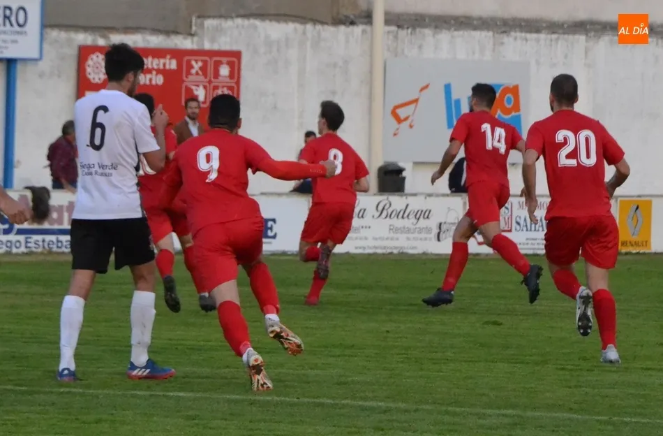 Foto 9 - Un golazo por toda la escuadra deja al Ciudad Rodrigo sin el triunfo ante su bestia negra  