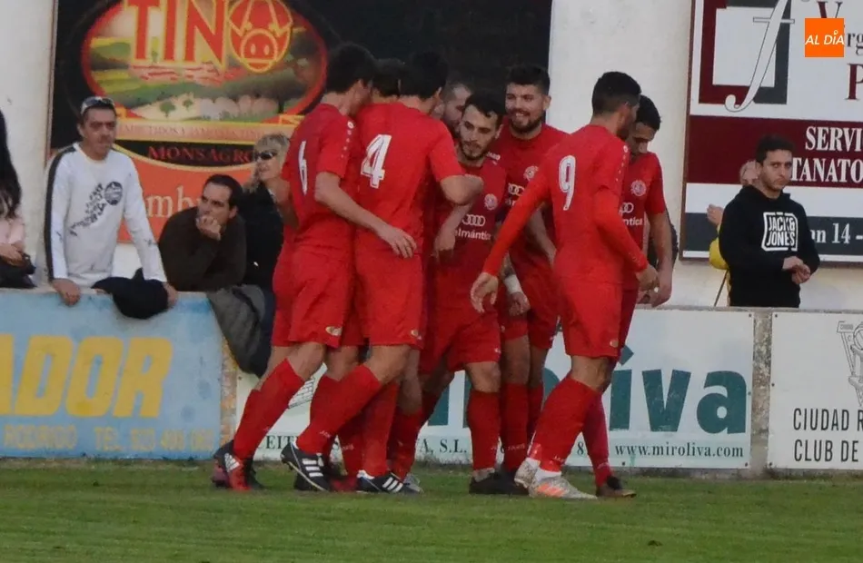 Foto 8 - Un golazo por toda la escuadra deja al Ciudad Rodrigo sin el triunfo ante su bestia negra  