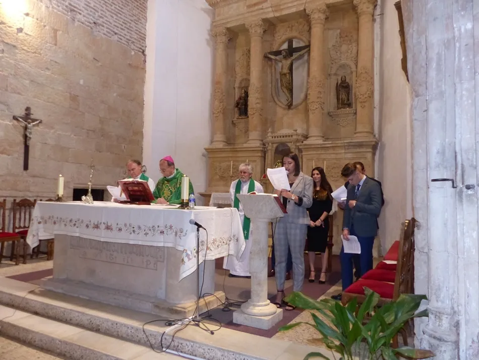 Foto 4 - La iglesia de Villoria acoge cinco confirmaciones