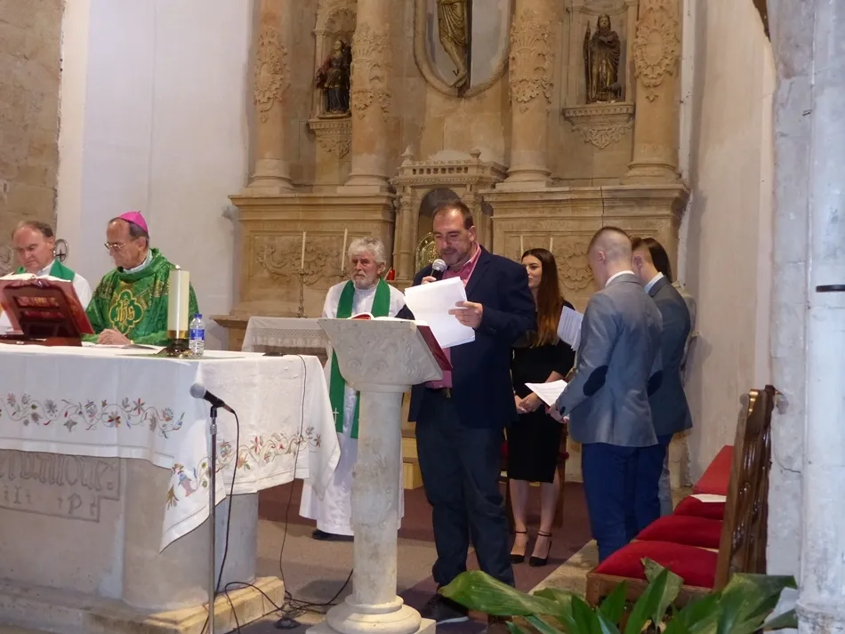 Foto 3 - La iglesia de Villoria acoge cinco confirmaciones