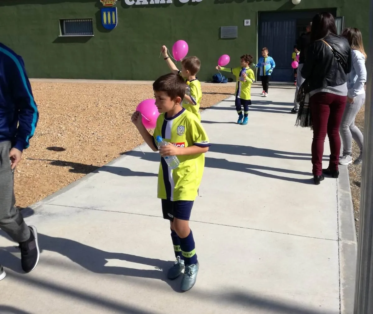 Foto 8 - Los m&aacute;s peques del Ciudad Rodrigo se unen al D&iacute;a contra el C&aacute;ncer de Mama  
