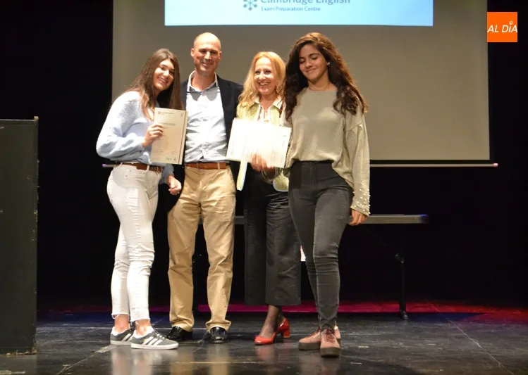 Foto 6 - La Award Ceremonies reconoce el potente nivel de ingl&eacute;s de los alumnos de la Academia L&iacute;der  