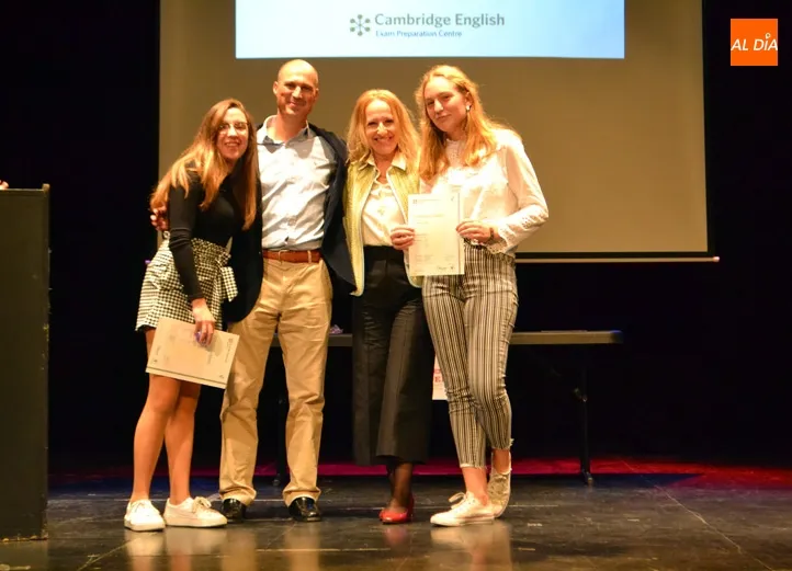 Foto 4 - La Award Ceremonies reconoce el potente nivel de ingl&eacute;s de los alumnos de la Academia L&iacute;der  