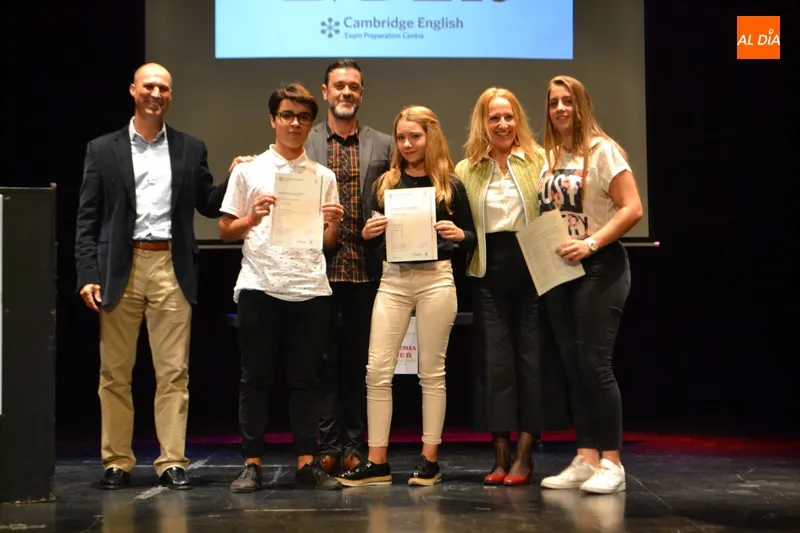 Foto 2 - La Award Ceremonies reconoce el potente nivel de ingl&eacute;s de los alumnos de la Academia L&iacute;der  