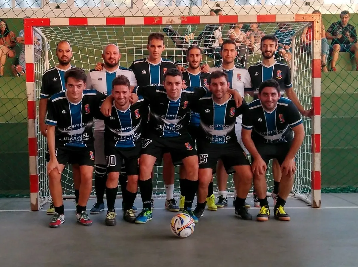 Navales suma y sigue al frente de la liga Campoamor