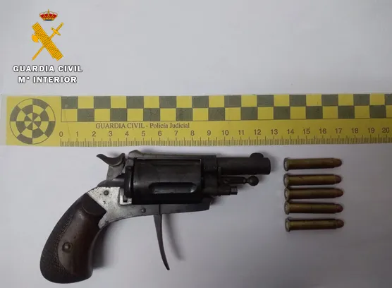 Detenido un súbdito portugués de 62 años por tenencia ilícita de un revólver  